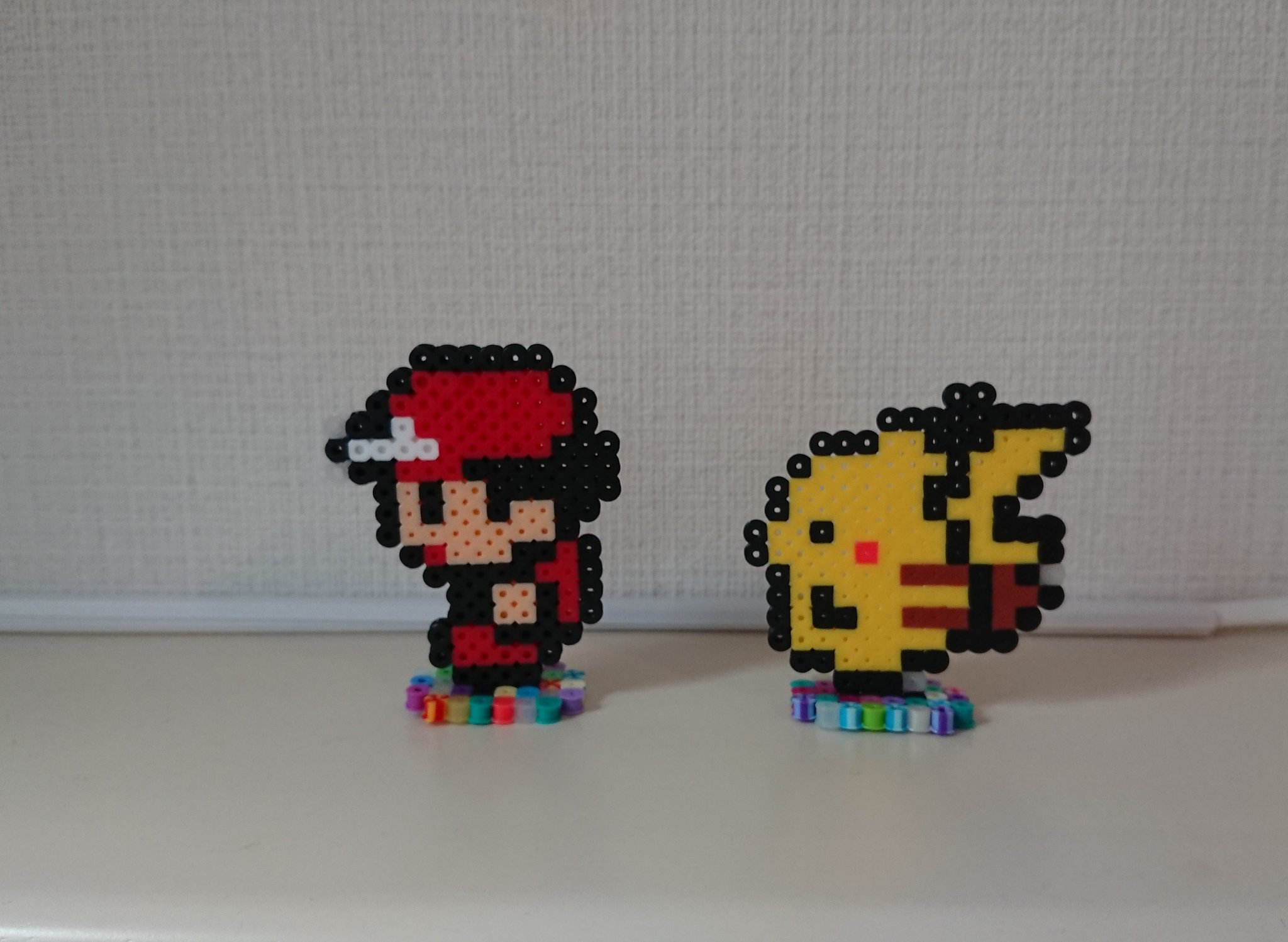 Twitter 上的 エア ずっと気になってたゲームボーイの連れ歩きピカチュウを作ってみたもののなんか寂しくて ピカチュウをベースに初代御三家も作ってみた ゼニガメは首が無いし ヒトカゲはぷりケツになっちゃったけど 満足 ドット絵は奥が深い ポケモン