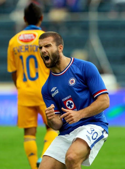 Yo interiormente cuando @CruzAzulCD sigue ganando y de líder en el torneo 🤫🤣