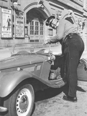 HPOUTX's tweet photo. Throughout history, no @houstonpolice officer has cast a larger shadow than "Tiny" Romund. Read more here: https://t.co/TcMzE31OFB https://t.co/Te16NhQI0t