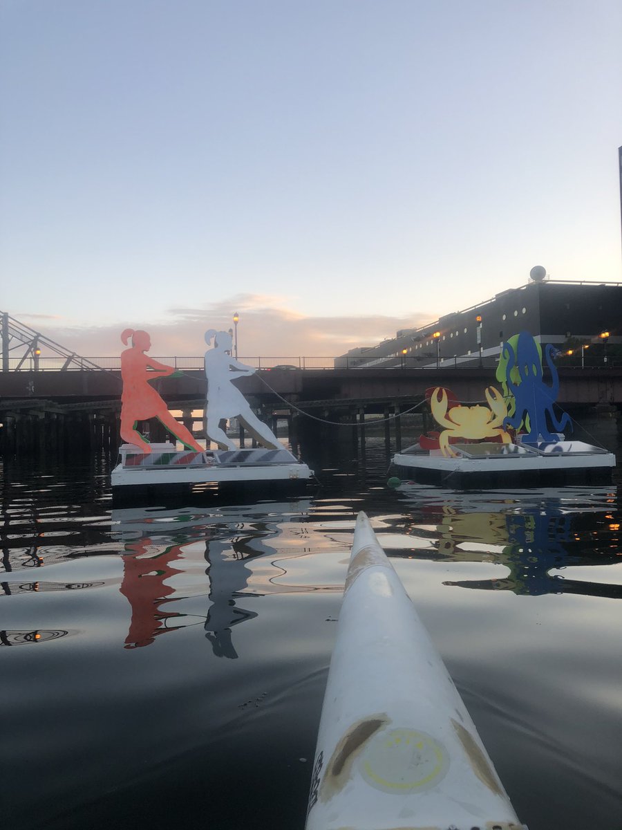 ONEDragonBoat's tweet image. Art is just another way paddling at @FortPointBoston is good for the 💪, 🧠, and soul. Thanks @atlanticwharf @Fortpointarts!
#bostonpaddle #bostonpaddlers #bostonharbor #fitfam #paddlestrong #sociallyclose #physicallydistant #culture #art #newfuture #oneracing #paddlers4life