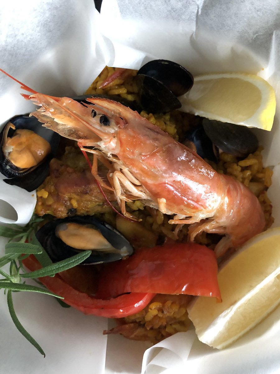 Hola 👋

Enkel porsjon Mixed Paella og Seafood Paella nettopp levert 🛵🥘

Vi leverer paella og tapas i Oslo og omegn 🛵

👉 Link in bio 👈
.
.
.
#paella #oslofood #oslo #omegn #delivery #catering #aioli #yummy #gourmet #seafoodpaella #mixedpaella #paellavalenciana #gratitude