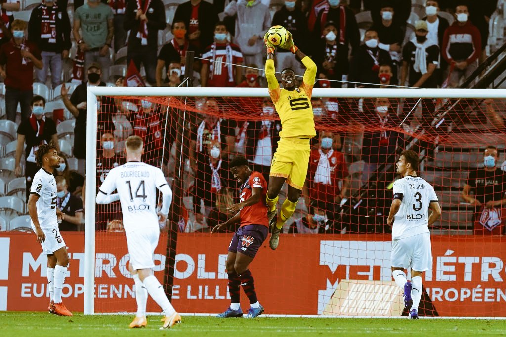 Why are we going for Edouard Mendy over Andre Onana? The answer is simple.1. Height - Self-explanatory. 2. Profile - Whoever we sign this summer will be a stop-gap until we can sign a big name next summer. It is easier to keep Mendy as a second choice rather than Onana.