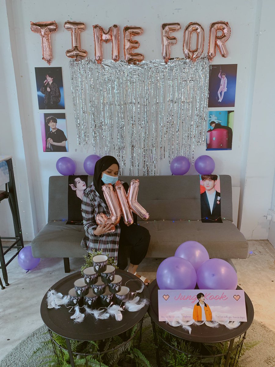 fgmoonkitten's tweet photo. A day well spent at @TIMEforJK0901 cafe event for our golden maknae. I really had fun with you ladies today. I mean come on, who doesn’t go crazy for Jeon Jungkook? We all do.
😍🤩🤧💜❤️
#TIMEforJUNGKOOK #TimeforJK
@jihobiluvr @shooky0t7 https://t.co/dk8zBfqELS