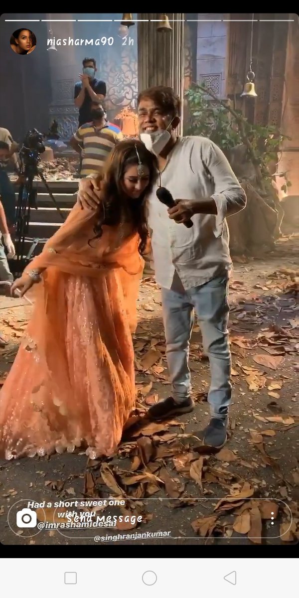 siya7781's tweet photo. Every person from #Naagin4 set has praised #RashamiDesai for her acting, work and behavior !!! Be it her co- actors or unit member
Now people knows who are professional or who aren't
#Naagin4 #NiaSharma #vijyendrakumeria #devsha #brindev . https://t.co/5M6BKPeI9j