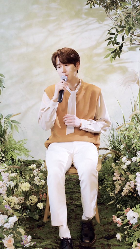 StellaTWloveKyu's tweet photo. The Moment My Heart #규현 #규현아_사랑해  #내마음이움찔했던순간 so pretty @GaemGyu 😍😍😍 https://t.co/jp7yDrnOUw