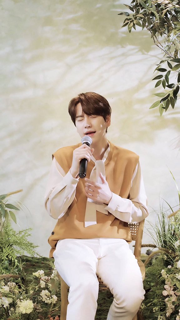 StellaTWloveKyu's tweet photo. The Moment My Heart #규현 #규현아_사랑해  #내마음이움찔했던순간 so pretty @GaemGyu 😍😍😍 https://t.co/jp7yDrnOUw