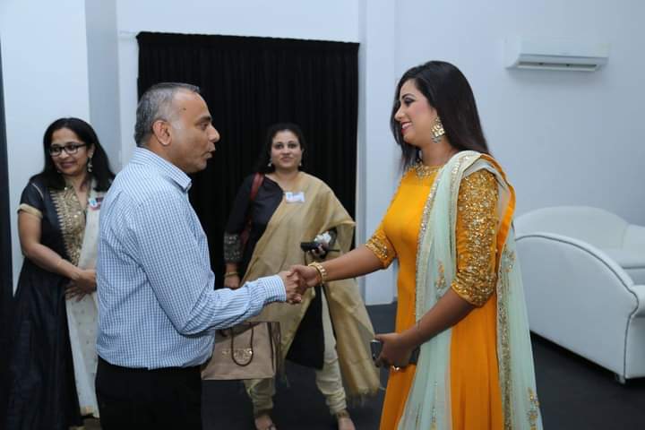 SonaSsg's tweet photo. Some memorable signs!!!
When the Queen warmly welcomed by the diff parts in the globe & Indian music praised in her way to illuminate♥
@shreyaghoshal Proud of you.
Opened up today your musical journey from #Botsowana2016.
#FavThrowback https://t.co/ikYQpf80uQ