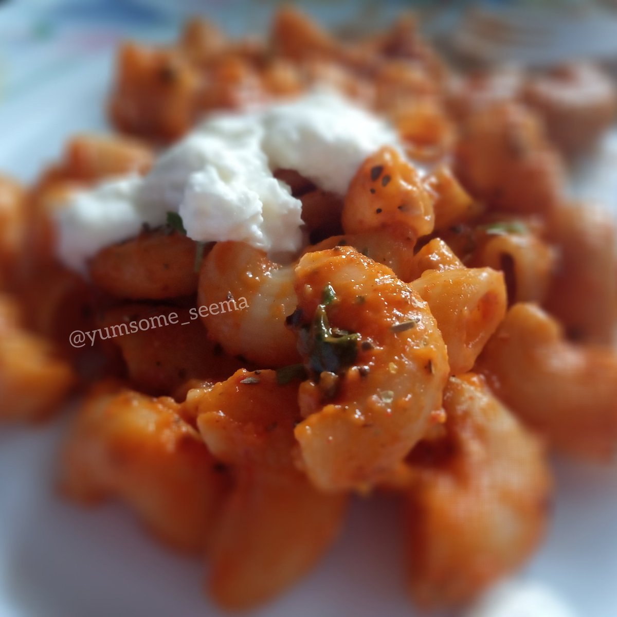 salt_box_house's tweet photo. Fiery red pasta with dollops of frozen fatty cream is jstfbvdbpqlk #drooltime !!! https://t.co/cU6L54aejo
