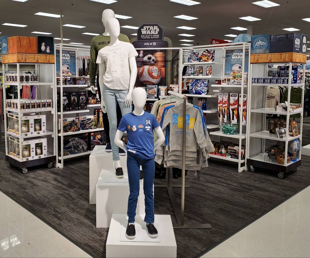 Star Wars Galaxy’s Edge has arrived at 1470. Looks great thanks to our excellent visual merchandisers. <a href="/CRBrookhouser/">Chris</a> <a href="/RicaDevas/">Erica DeVasier</a> #FayettevilleFury #D167PaceSetters