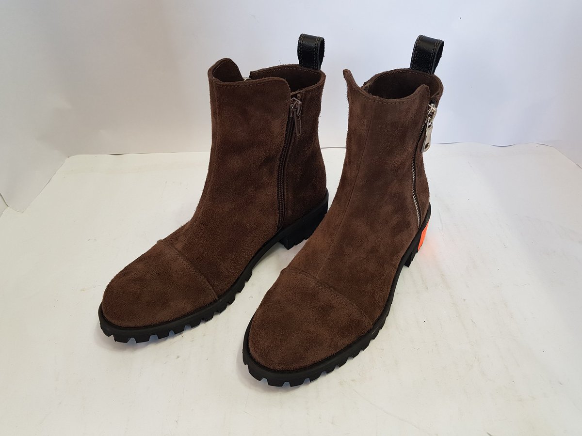 Эмэгтэй гутал хэр болж үнэ 170000
РТ хийгээд өгөөрэй манайхаан