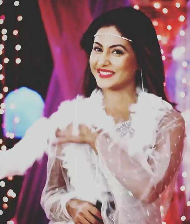Bagged first role of  #Akshara in  #Yrkkh and ruled the screensAkshara being loved by millions of audience and will forever be in everyone's heart. Giving her blood dedication and everything to this show she proved how hardworking she isJourney Thread 4/n #hinakhan  @eyehinakhan