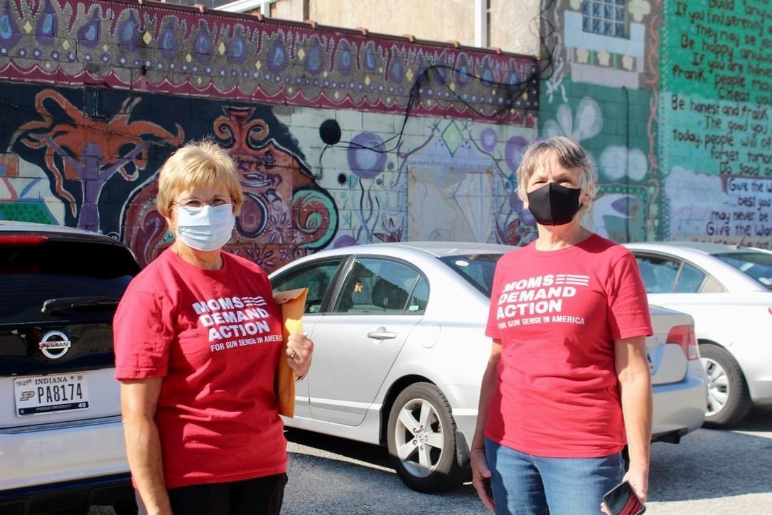 Ashley_B_Eason's tweet photo. We had another awesome crew of 28 volunteers this weekend to help us deliver voter literature to our neighbors in the #36thDistrict!

🗣 Shoutout to Pam Smith and Cathy Weinman for joining us and proudly sporting your @MomsDemand Action for #GunSense in America tees. (1/4) https://t.co/qJZAYho0Ks