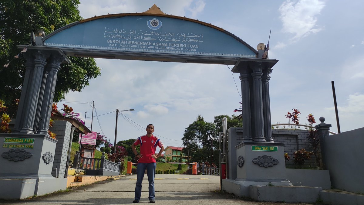 mohdjuwaidi95's tweet photo. Tempat membina peribadi, beriklim dini, mengumpul memori. 5 tahun penuh sejarah, penat lelah, senang & susah. Terima kasih atas kenangan, baik yang dilupai mahupun dalam ingatan, dengan harapan bermanfaat sepanjang zaman.
#SPM2012 #Frontage0812 #AlumniSMAP #SMAP #SMAPLabu https://t.co/B46eygGOmU