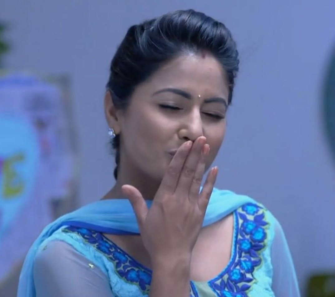 Worked as Akshara in Yrkkh for 8 long years man that's not a joke 8 years of career and giving all what she has to this show and making it forever on No.1 and never go out of TRP list. Akshara was def loved and it was tough to say good bye but she didJourney Thread 5/n #hinakhan