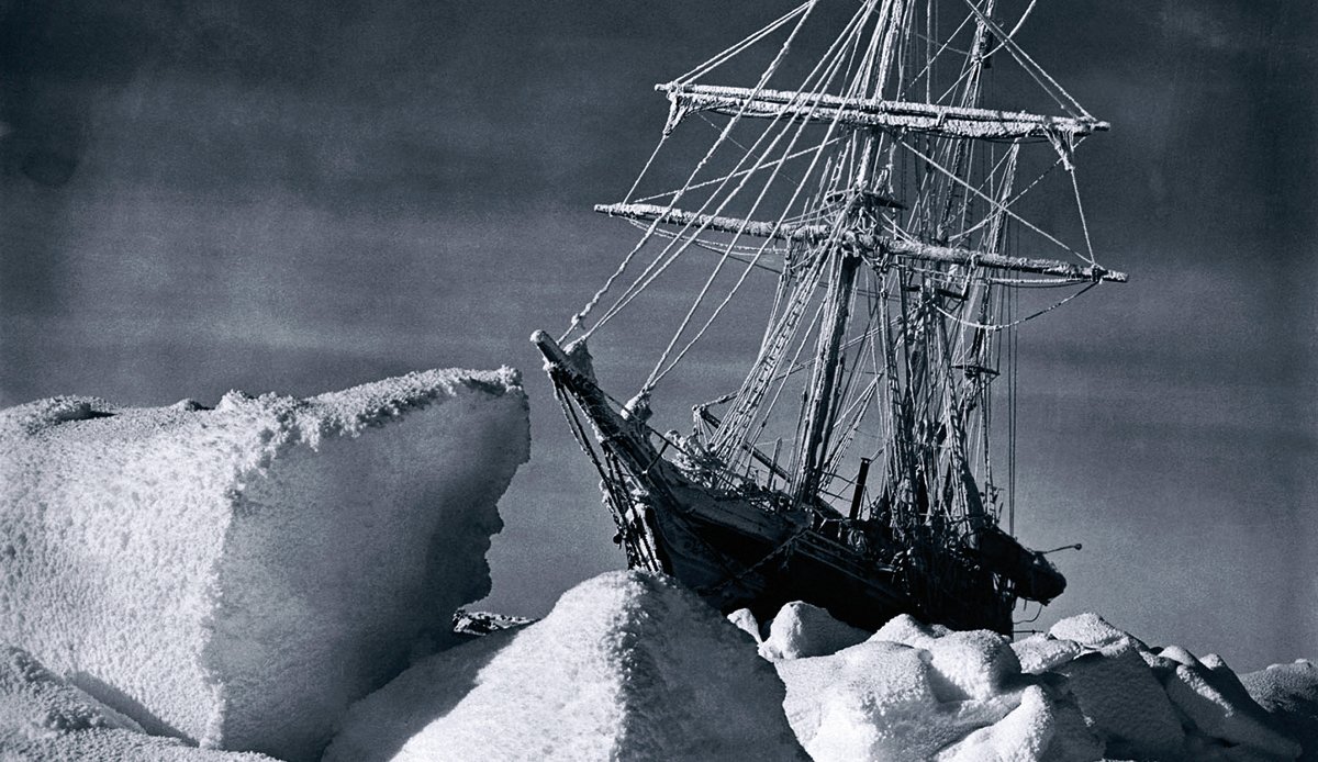 #UnDiaComoHoy en 1916 son rescatados los tripulantes de la HMS “Endurance” por la escampavía chilena “Yelcho”, comandada por Luis Pardo Villalón. Los 22 hombres de la expedición de Ernest Shackleton, se encontraban atrapados entre hielos de la isla Elefantes desde el 21.11.1915.