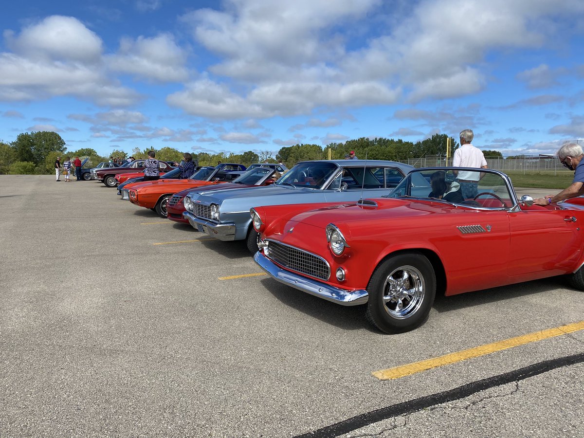 CalvinLewisTV's tweet photo. Residents of memory care facilities across Green Bay are in for a treat as more than 50 vintage, old school cars cruise the streets.
It’s hosted by the @TheAutomobileG1, with proceeds going to the @alzassociation locally. #Local5SundayMorning https://t.co/5UA2Yi9WWk