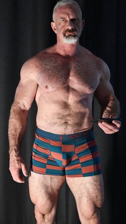 August 30 ?? ?? @hairydavid @hairyfan #hairsome #dilf #hairychest #hairygay #hairyfan #scruff #beardedhomo