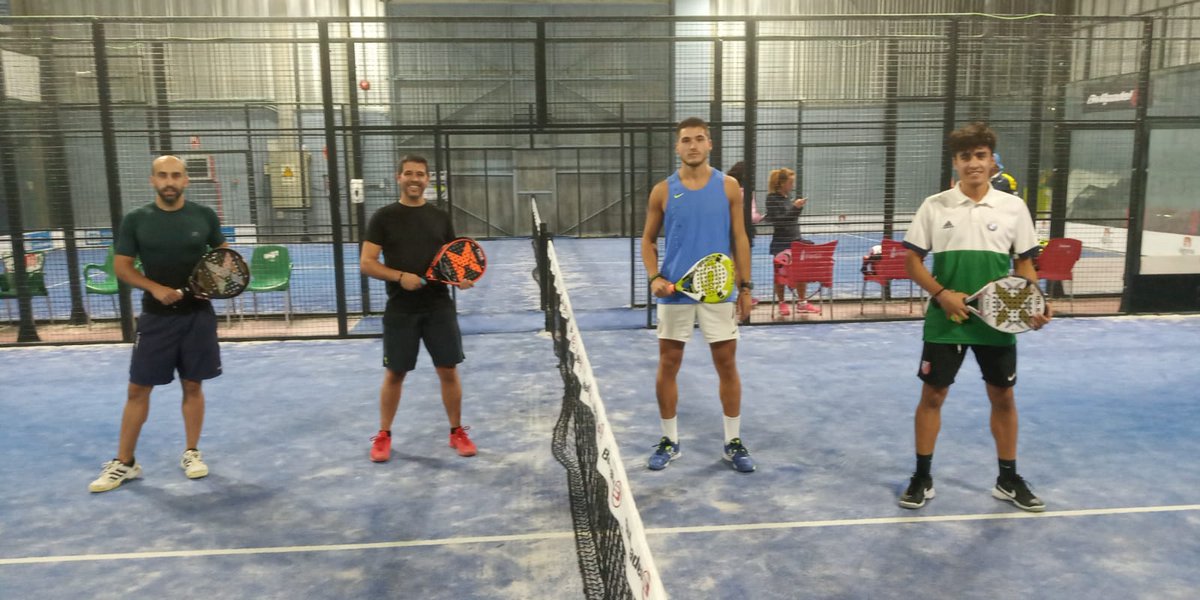 PadelAvila's tweet photo. Adrián y Fernando ganan a Tomás y Víctor en la final de consolación de tercera masculina #torneoexpressCarhesan @CarhesanSA https://t.co/bOswQI2Zc5