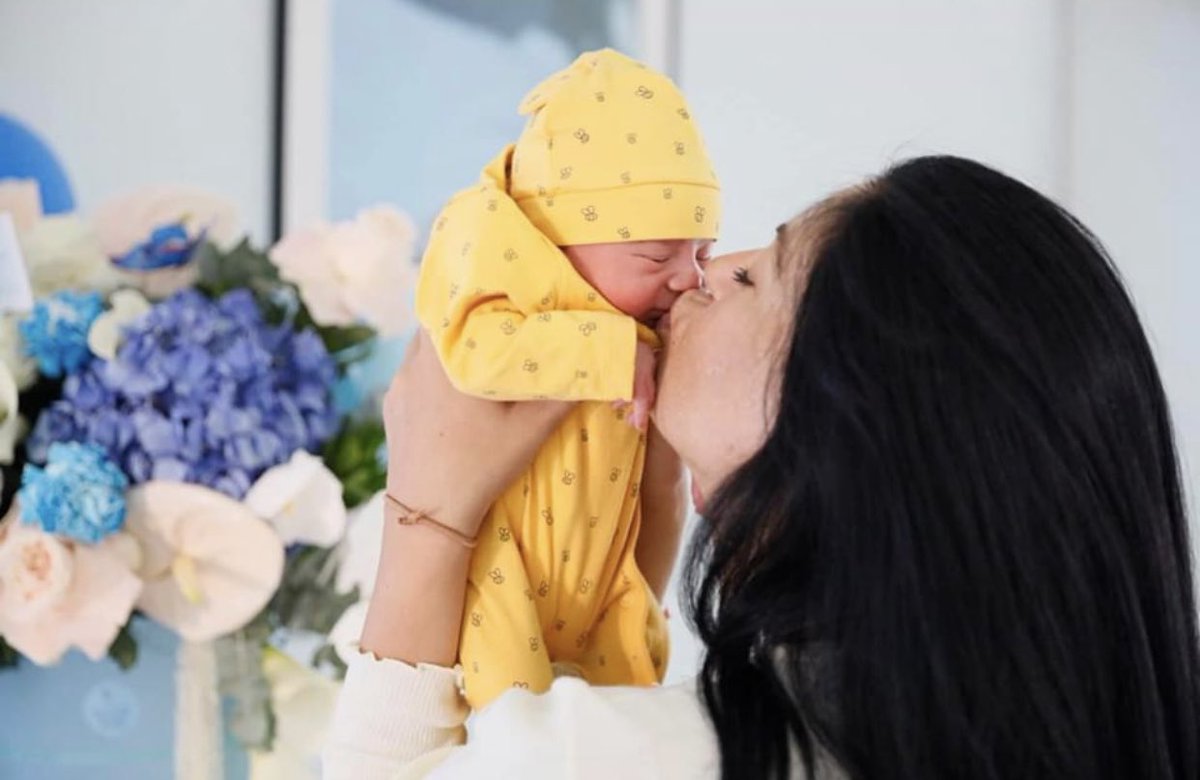 SpitaliD's tweet photo. 👶 #VIJON programi i mbështetjes së familjeve të reja për çdo të porsalindur me 40,000-120,000 lekë të reja 🤱🎁
👨👩👧 Mes tyre, 3560 fëmijë të lindur jashtë vendit, por të regjistruar në Shqipëri, e kanë përfituar #BonusinEBebes ✅
#FëmijëtTëParët 👫 https://t.co/q136SHkifu