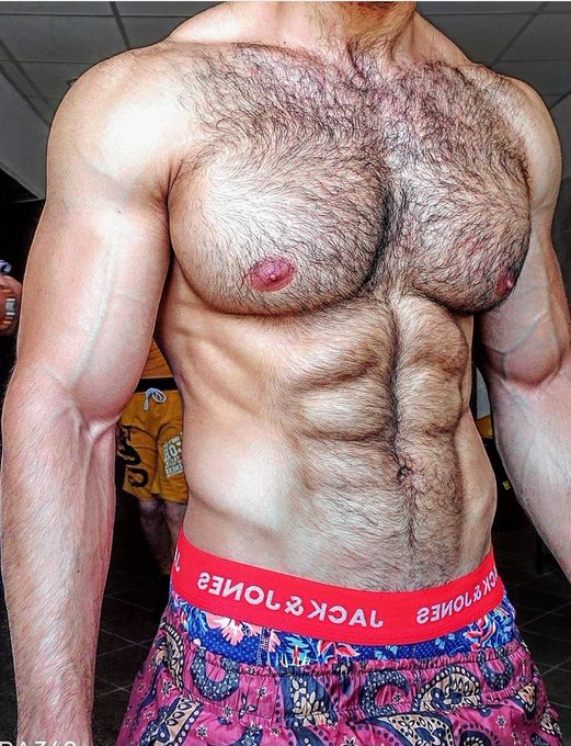 August 30 ?? ?? @hairydavid @hairyfan #hairsome #hairychest #hairygay #hairyfan #scruff #beardedhomo