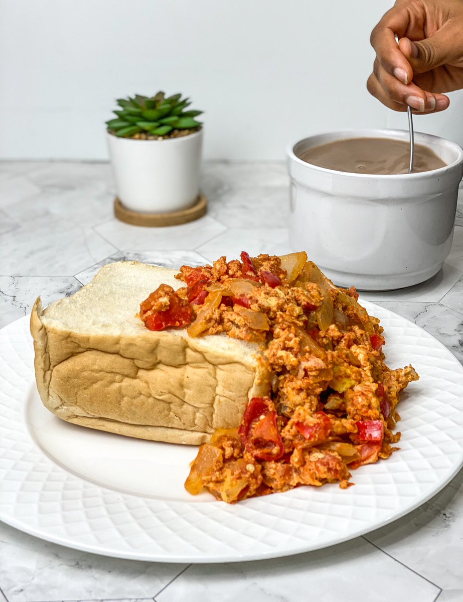 flavourflair_'s tweet photo. Agege Bread, Egg Sauce + Hot Chocolate ✨ https://t.co/bvII1w2wnV