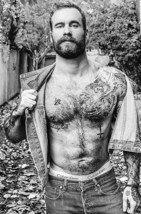 August 30 ?? ?? @hairydavid @hairyfan #hairsome #hairychest #hairygay #hairyfan #scruff #beardedhomo