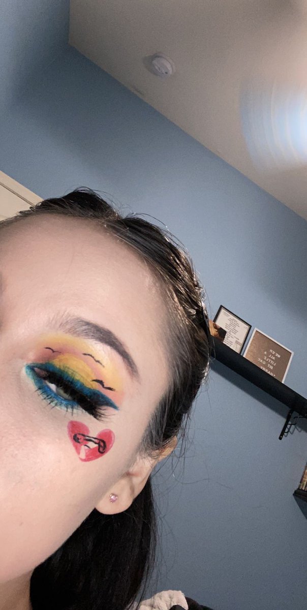 WYKS_CTTP's tweet image. “when the sun goes down we all get lonely” #STREAMTHINWHITELIES #5SOSBlueTeam #5sospromocomp