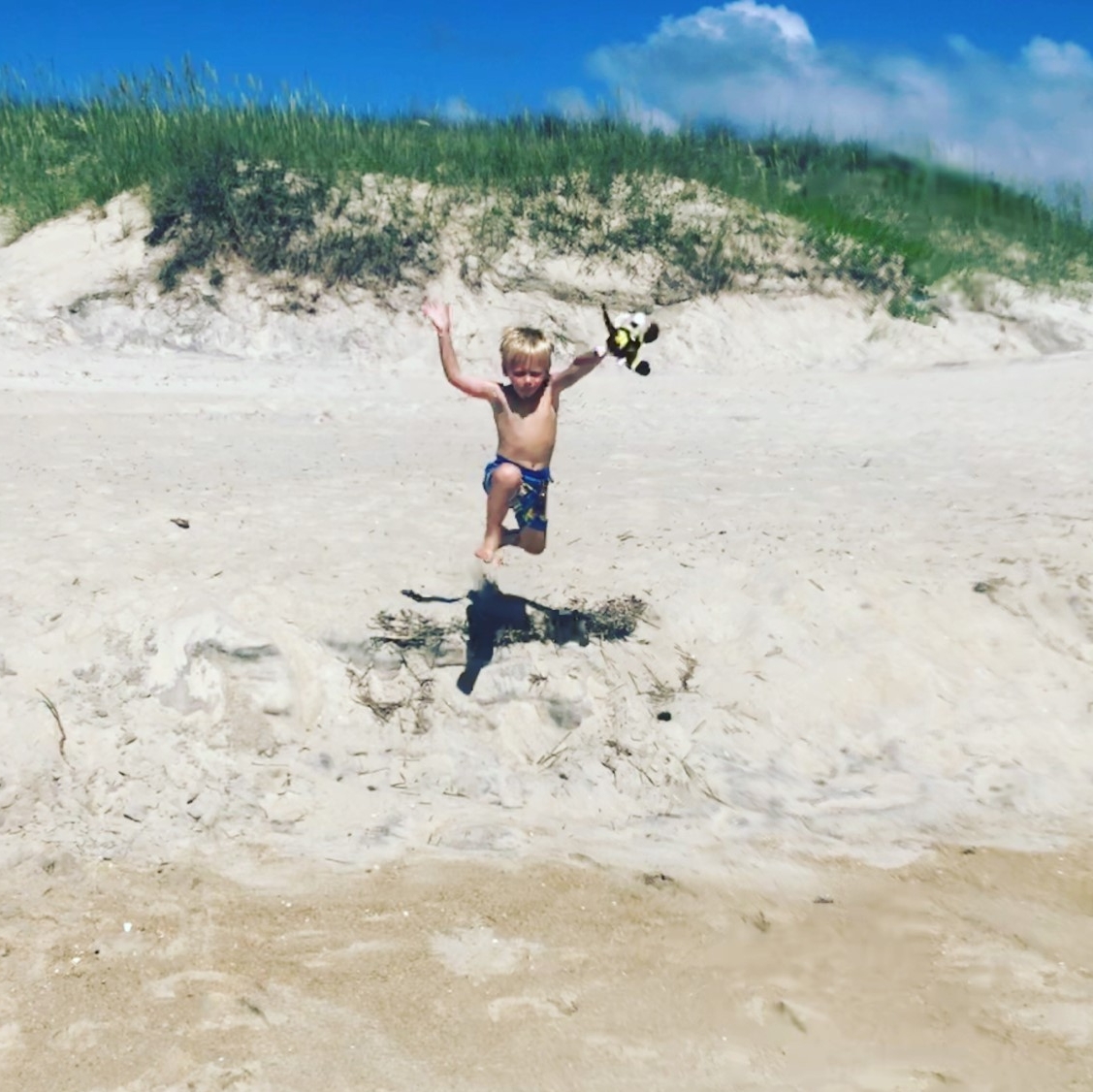 CalvertSchoolMD's tweet photo. Mighty Bee and Parker had a blast at the Outer Banks this summer, and now itβs time for Parker to start Fifth Age! We canβt wait to welcome students back to school. See you later this week!
#MightyBee #CalvertSchool #WhereWillHeGoNext? https://t.co/Ac20k23QYP