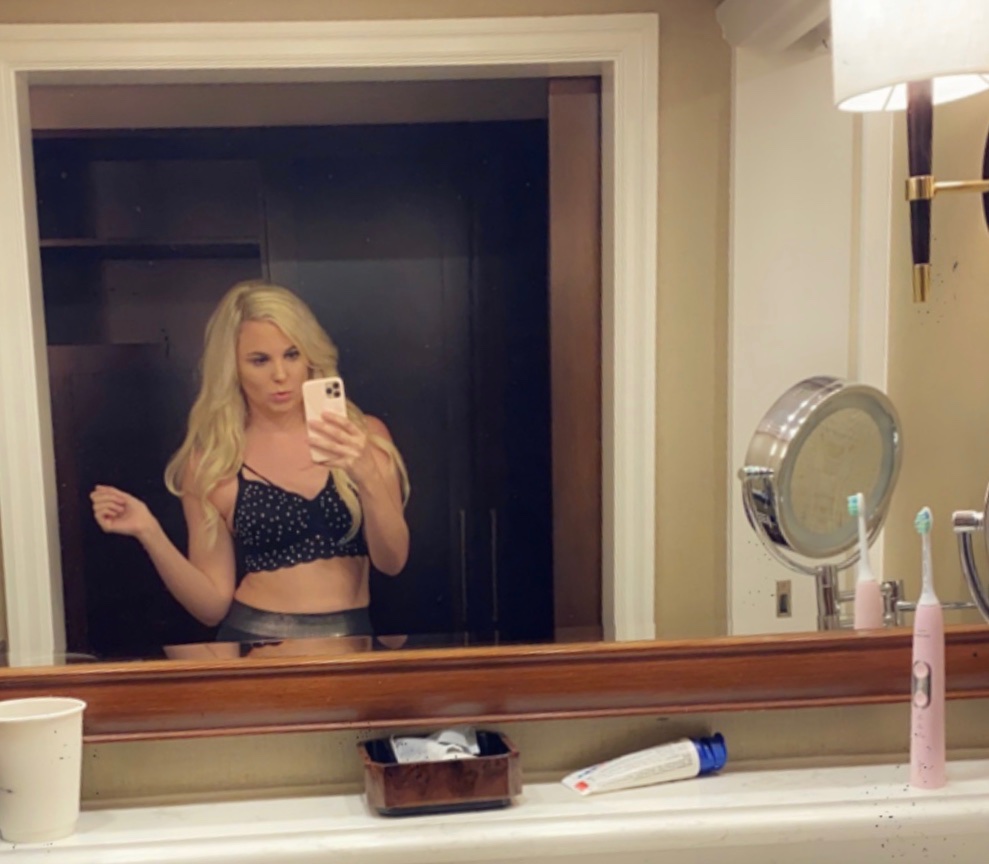 _PrincessAlli_'s tweet photo. You sit on the floor begging for the tab as I go out with my hot friends. You’re a weak loser! #findom #paypig #YouworkIPlay https://t.co/mFzD1P0O7h