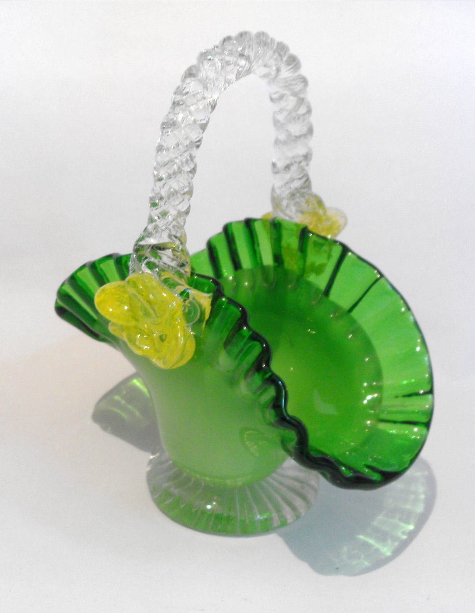 CartersCollecta's tweet photo. 🆕NEW LISTING

#Vintage vibrant green #glass desktop basket #epergne or tidy / deskweight 

Best #Offers considered

#CFS7489 #WDYT #FollowVintage #AntiqueClique #EbayVintage #EbayShop #Ebay #Noths #GiftIdeas #AntiquesAreGreen #BuyVintage @ebay_UK @ebay 
https://t.co/nCDRtN9byW https://t.co/NVntunc94b