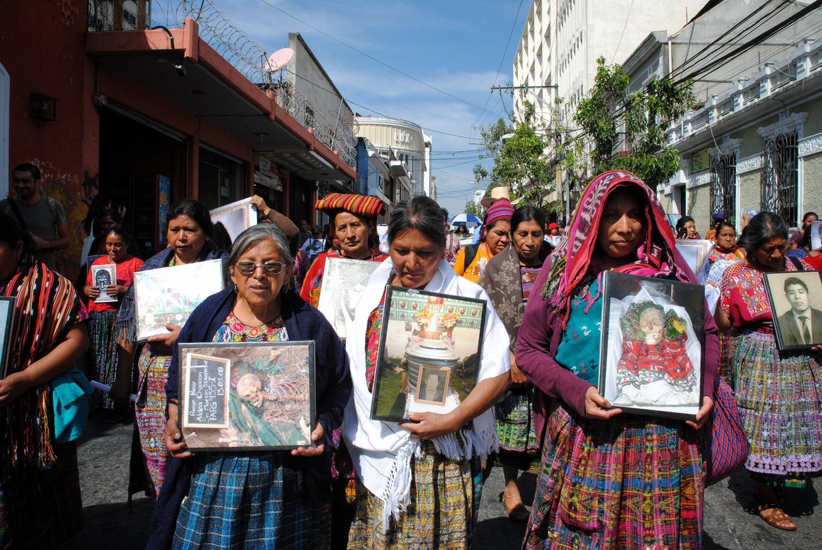 Segun el informe de la comisión  de esclarecimiento histórico, durante los 36 años de guerra interna hubo 250 mil muertes y 45 mil detenidos y desaparecidos.

¿Dónde Están? 

#MemoriaHistorica