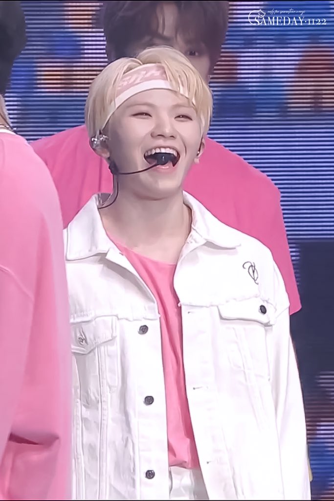 Sameday_1122's tweet photo. -20200830-
CaratLand HQ Edit❤️
#SVTinCARATLAND 
#세븐틴 #SEVENTEEN ⁠⁠ #WOOZI #우지 #이지훈 #ウジ @pledis_17 https://t.co/hNWTL2PEKx