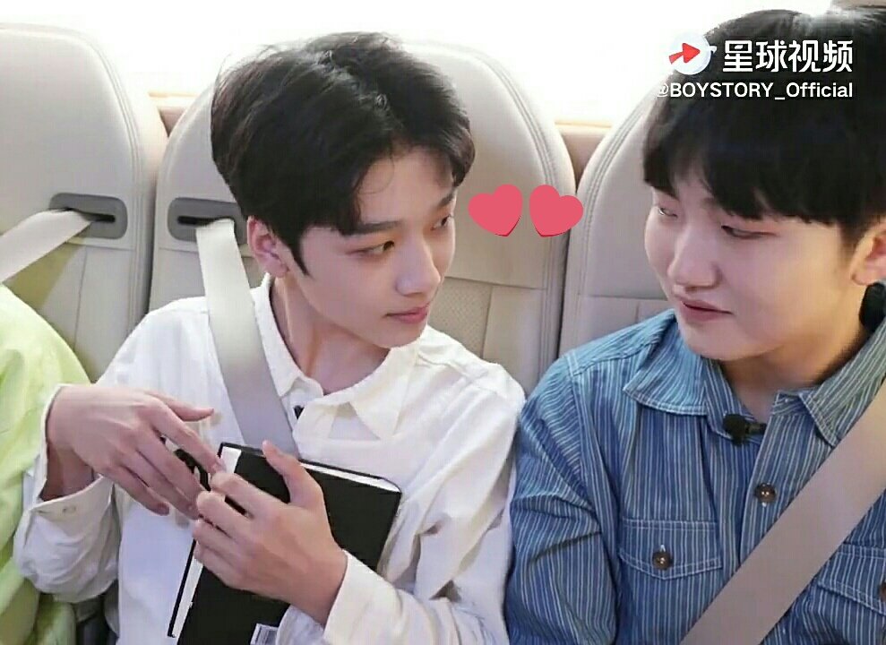 3491Kimkaaa's tweet photo. สายตาเธออ้ะโก่วหมิงรุ่ย ทำไมชั้นเขินจัง🤭🐶💕🍩
#HANRUI #Hanyu #Mingrui https://t.co/5S9L1aDhw3