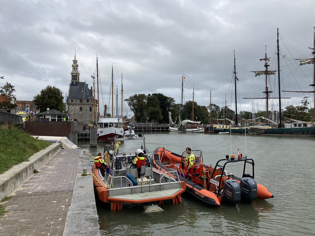 rbnotwin's tweet photo. Alarmploeg gealarmeerd voor medische hulpverlening aan vrouw met hoofdwond aan boord van een passagiersschip. Reddingsboot Rolf is direct ter plaatse gegaan om eerste hulp te verlenen. De Hayo heeft eerst ambulancepersoneel opgepikt. #Reddingsbrigade #Hoorn #sar #markermeer https://t.co/EH9AAZoKX9