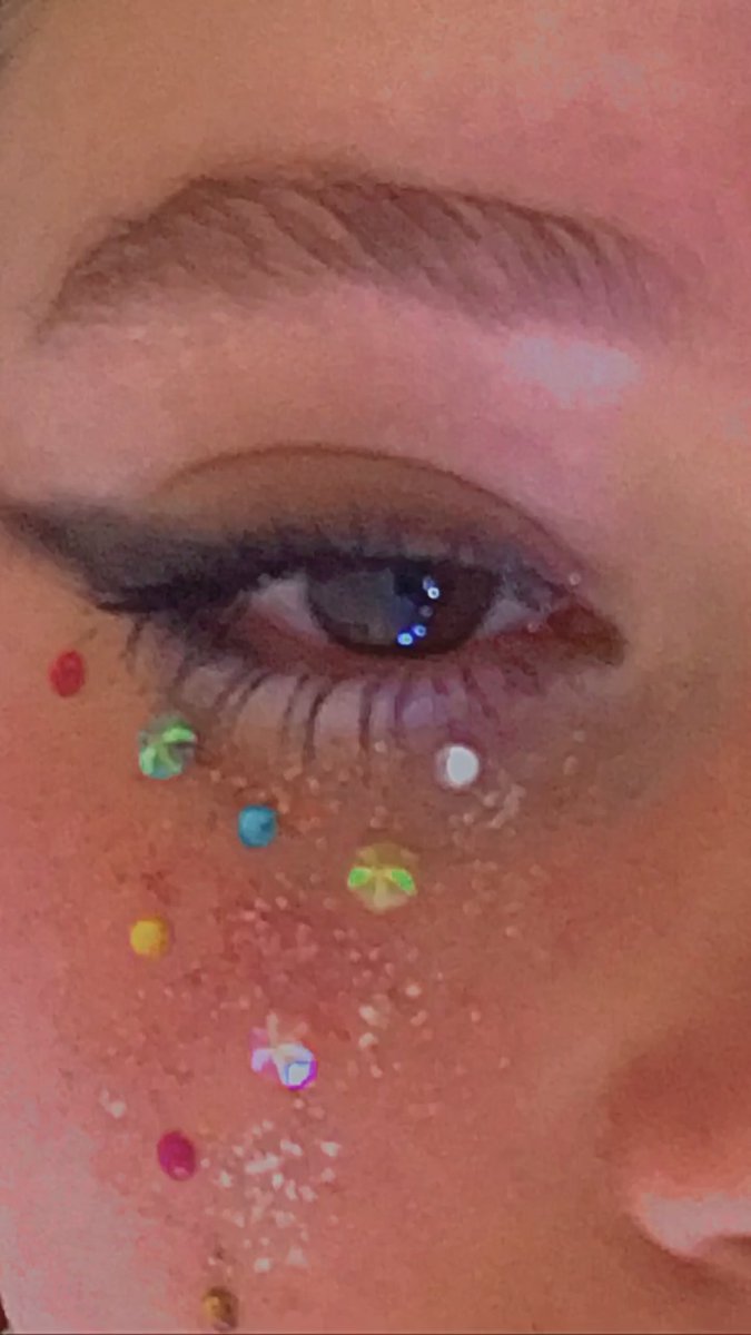 INDIELILYA's tweet photo. eu tava tão bonita ontem😔😔😔 https://t.co/w5NkWUrKNc