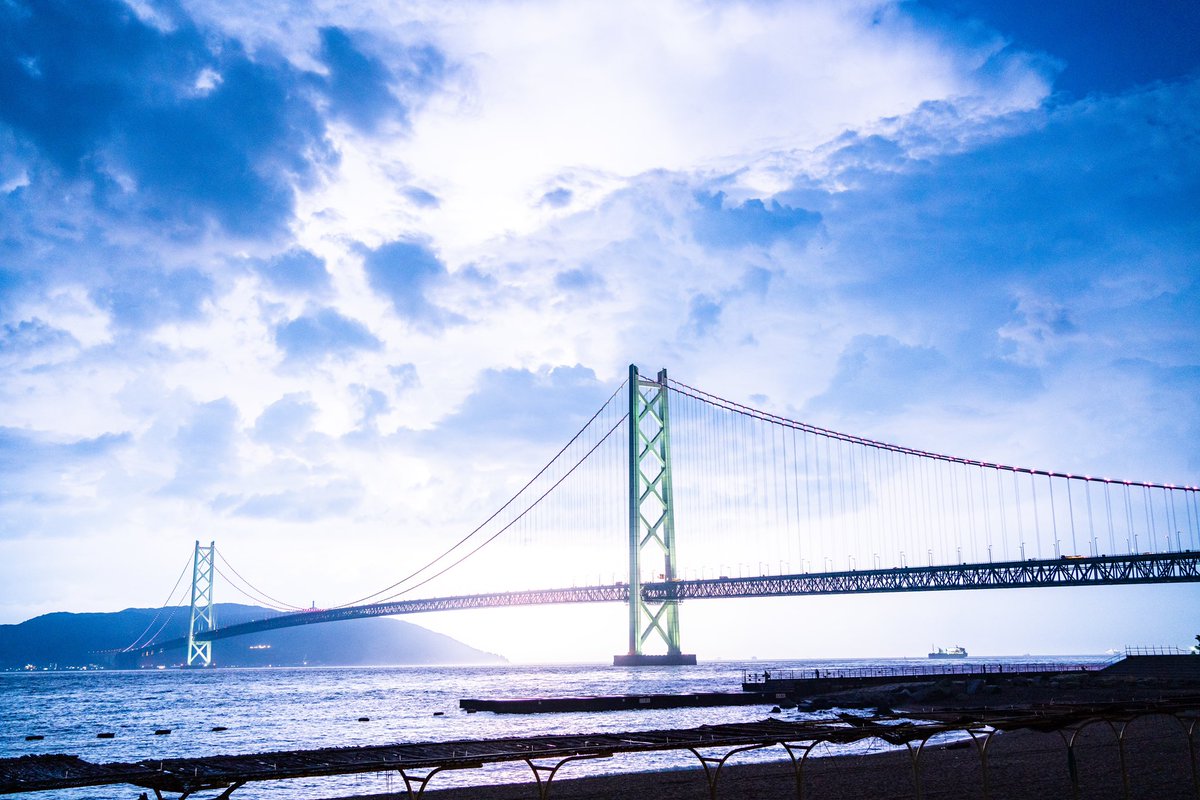 Seadra0's tweet photo. 遠雷
.
#photography #thunder
#遠雷 #雷 #夕立 #明石海峡大橋 #手持ち撮影 #ファインダー越しの私の世界 #sonya7riii #sel85f18 https://t.co/LgJQ0h7kum