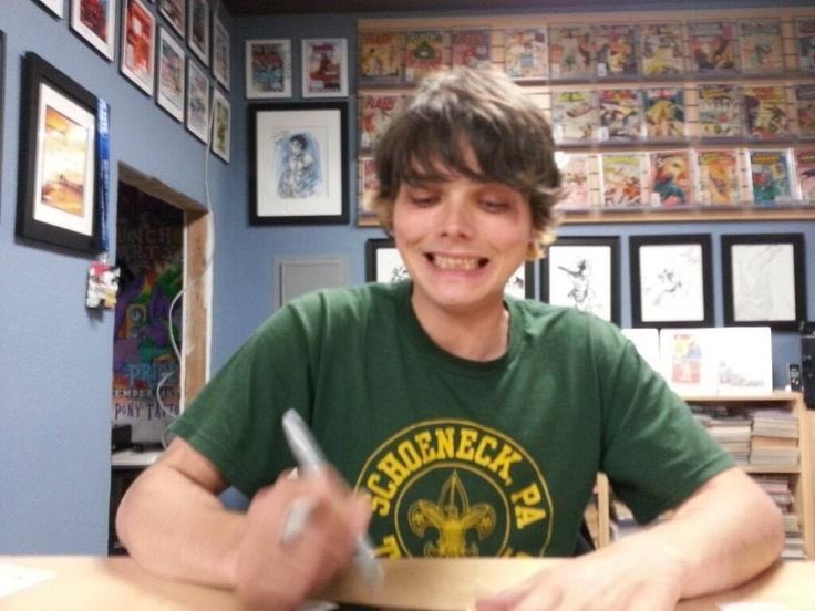 thread where i& #39;m adding a pic of gerard everytime i& #39;m listening to "dont try" (which is a lot)