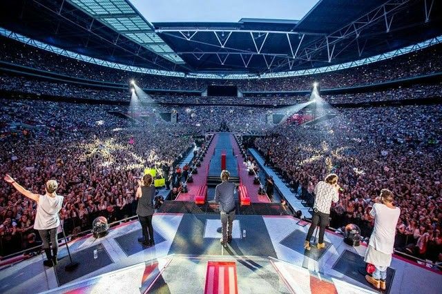 a friendly reminder that one direction was THIS BIG; a thread