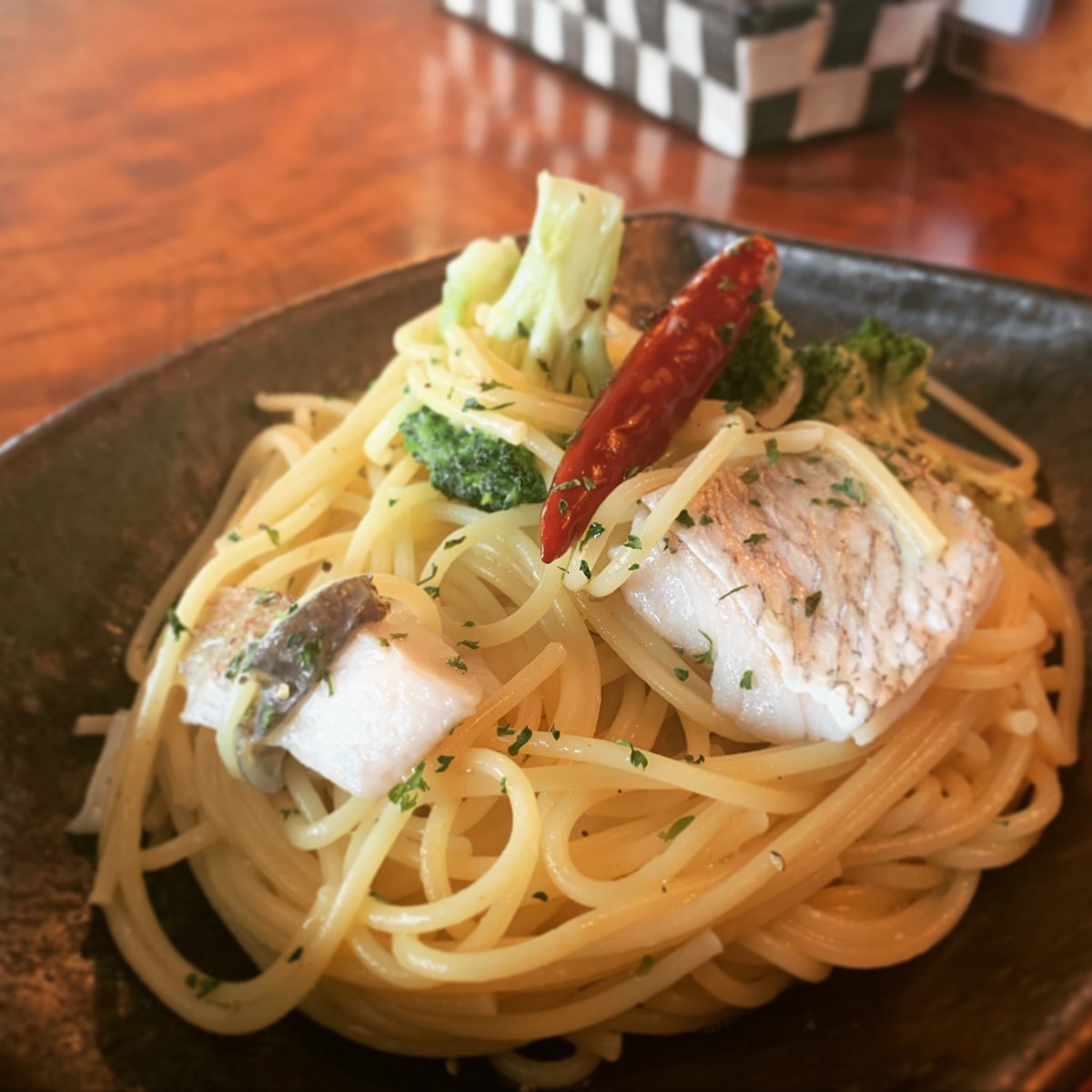 norioiron's tweet photo. 8/12にオープンしたばかりの店で、ビール20種類くらいあったりしっかりした料理もあったりやたらと北欧風やったり自分的にいい店やと思うんですけどコロナとかでなかなか知り合いだけしか来てくれないので拡散してくれたら嬉しいです
店のアカウントはこちら@beerbarolutta https://t.co/xQ6Gg21opz