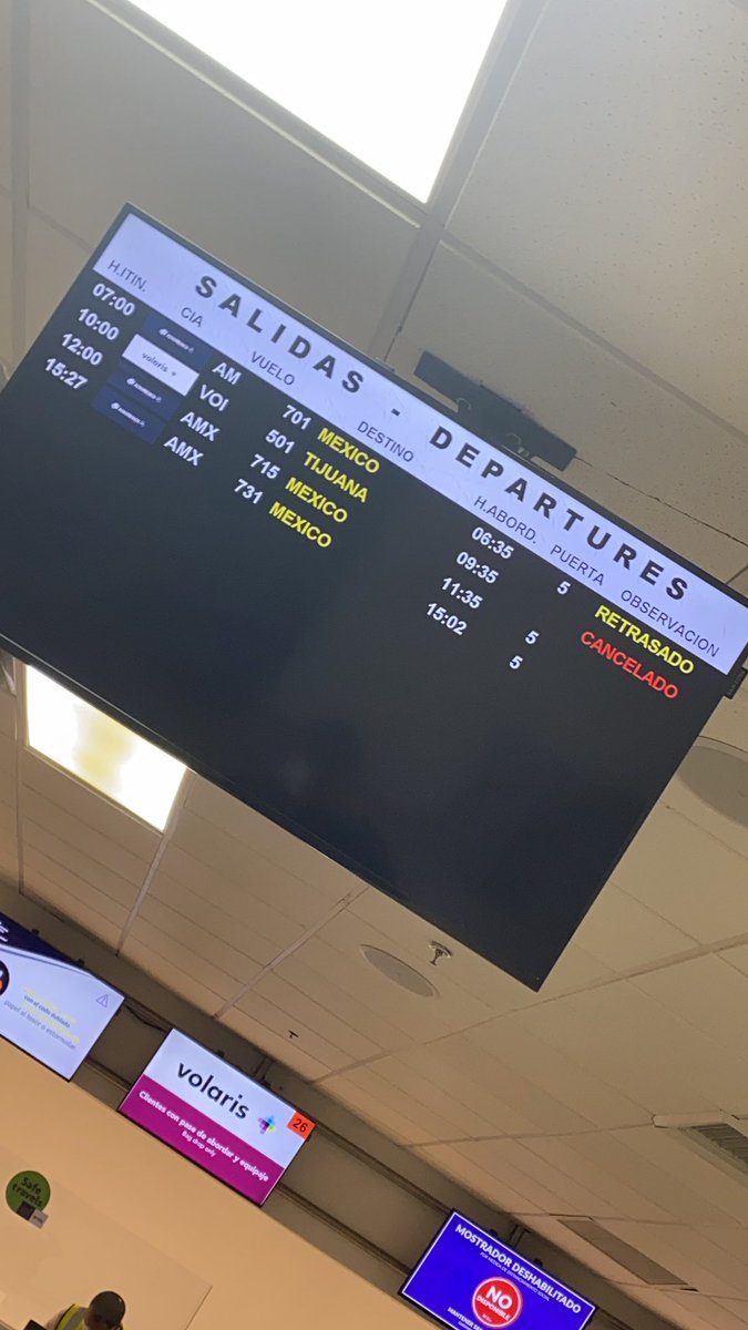Nunca más vuelvan a viajar con <a href="/viajaVolaris/">Volaris</a> ayer tenia un vuelo hacia Tijuana el cual fue cancelado , me dijo una señorita que mi vuelo me lo podían cambiar para el día mañana o cualquier otro día que yo quisiera , hoy llegue al aeropuerto y no me resolvieron nada 👎🏻 muy mal