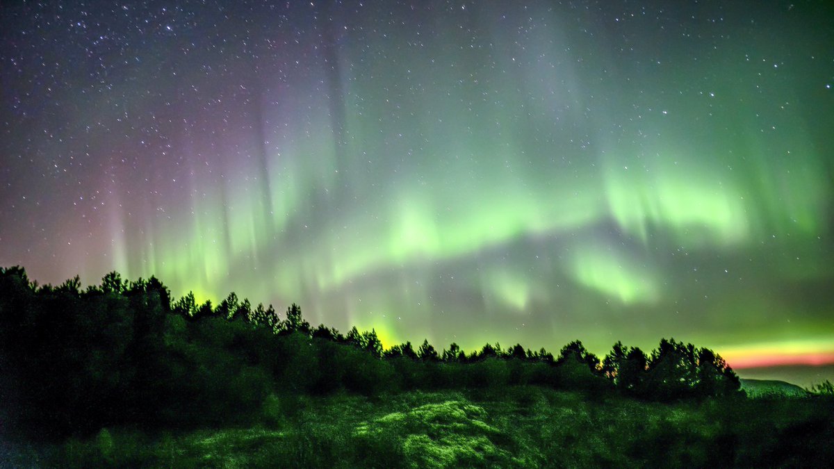 AboveEarthAlert's tweet photo. Aurora is back, and you can watch our network ad free on https://t.co/8oR3GFgduC also you can win some amazing prizes like a free stay at the Aurora borealis observatory 💚💚 https://t.co/ubbMVOct6m