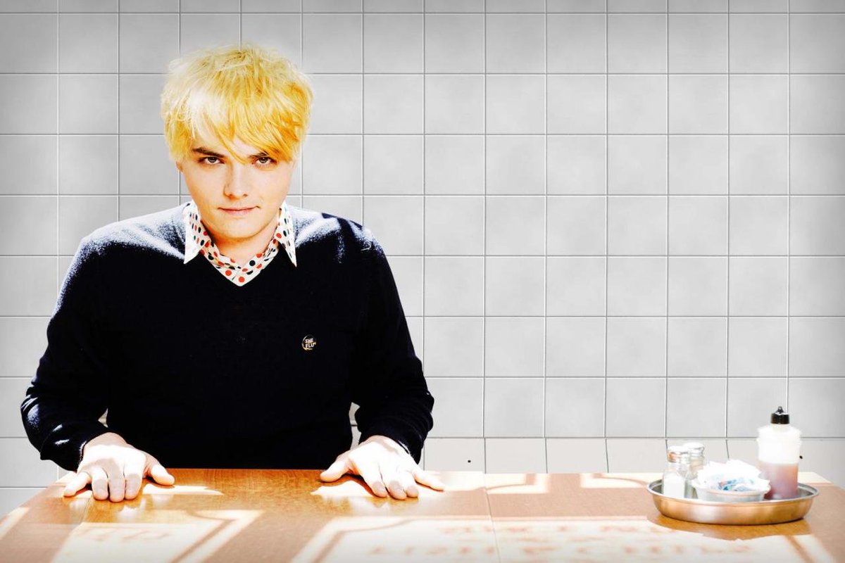 thread where i& #39;m adding a pic of gerard everytime i& #39;m listening to "dont try" (which is a lot)