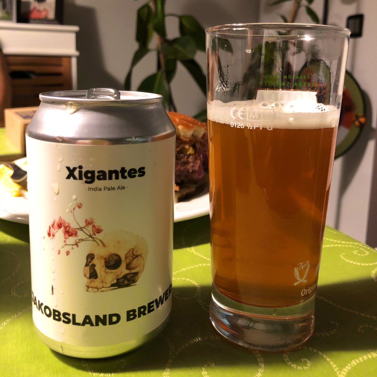 Julio_Vegas's tweet image. @mario_infantes es un grandísimo amigo que se vino a casa cargado de cervecitas. Aquí las de los chicos de @jakobslandbrew : #Dumstruck #Xigantes #IAmEasyEasyAmI y #WordsAreVeryUnnecessary ¡Un disfrute!