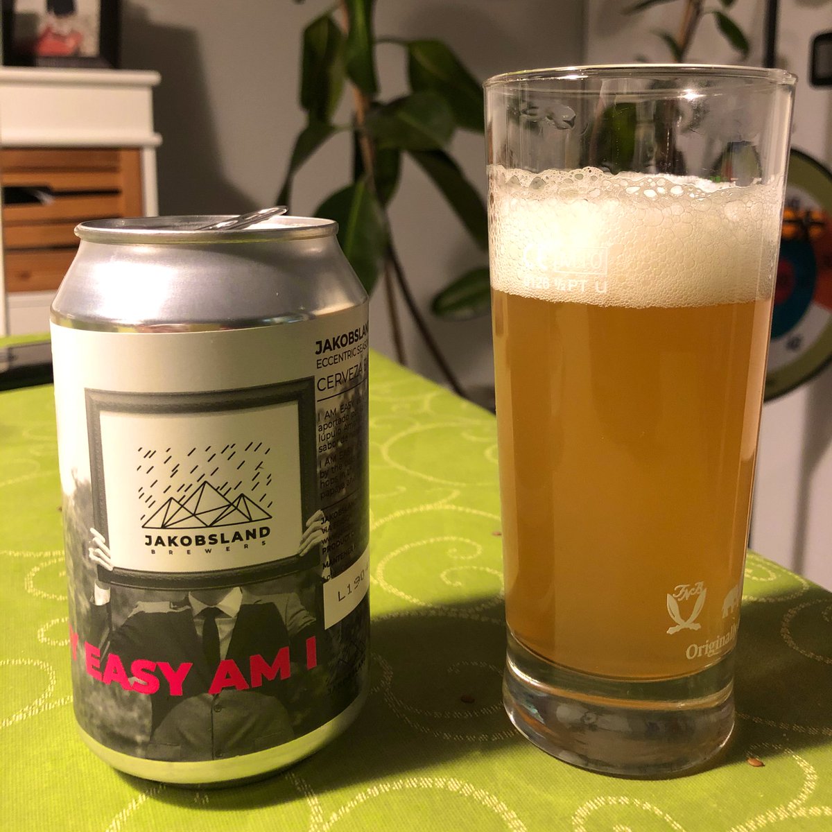 Julio_Vegas's tweet image. @mario_infantes es un grandísimo amigo que se vino a casa cargado de cervecitas. Aquí las de los chicos de @jakobslandbrew : #Dumstruck #Xigantes #IAmEasyEasyAmI y #WordsAreVeryUnnecessary ¡Un disfrute!