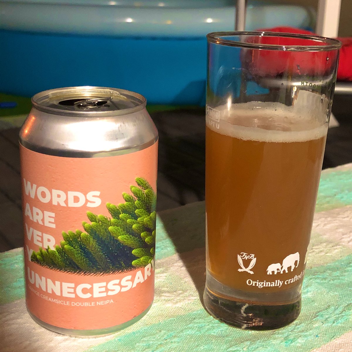 <a href="/mario_infantes/">Mario/Udanion</a> es un grandísimo amigo que se vino a casa cargado de cervecitas. Aquí las de los chicos de <a href="/jakobslandbrew/">Jakobsland Brewers</a> : #Dumstruck #Xigantes #IAmEasyEasyAmI y #WordsAreVeryUnnecessary ¡Un disfrute!