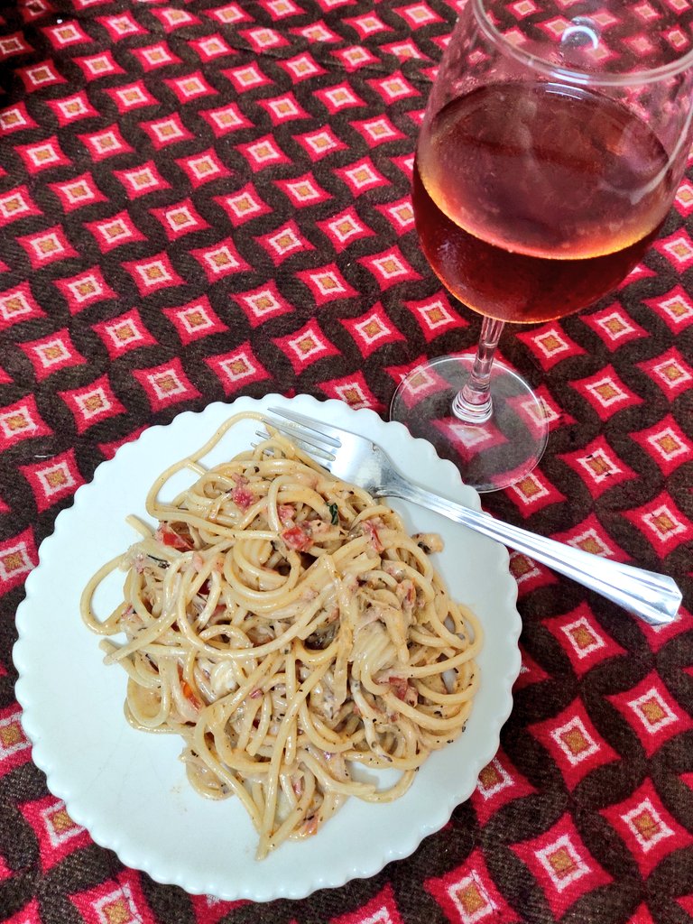 jogakhichudi's tweet photo. Sunday rasoda closed with some fresh tomato-basil cheesy pasta for dinner and guess what the cheese was #AmulTasteOfIndia 😍🤪🤤
#jogacooks #AmulForLife https://t.co/A20i1XXFpJ