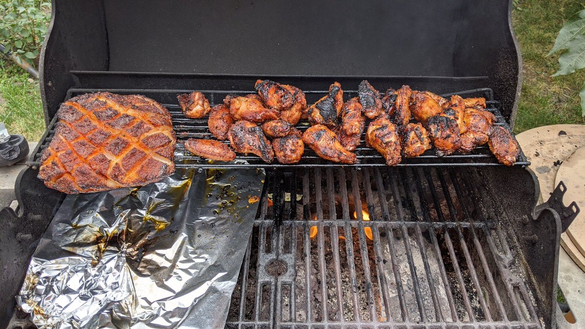 PrimeBane's tweet photo. Pork belly and smoked chicken wings #smokefest2020 #meatpocalypse https://t.co/MxC66rHCvP