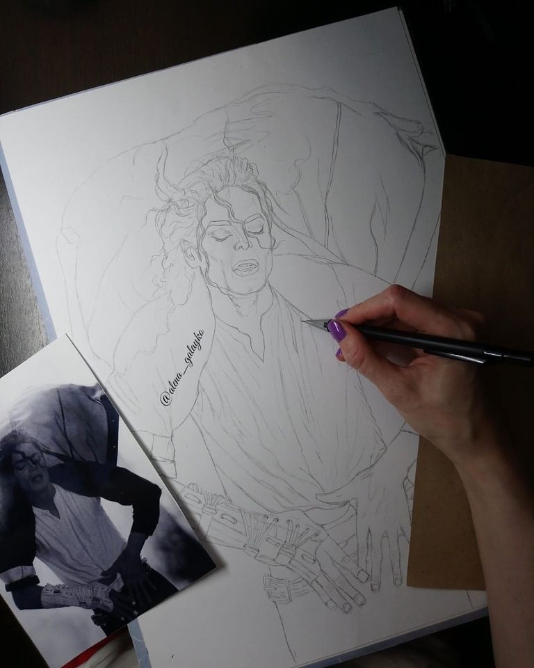 Alena_Galayko's tweet photo. New commissioned artwork of Michael in process..๐ป๐
#michaeljackson #art #drawing #commissionedart #orderedart #pencildrawing #graphitedrawing #mj #mjfam #mjfans #michaeljacksonfans https://t.co/rb488x2C36