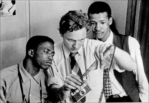 Jurgen Schadeberg has passed away. He was behind some iconic photography of the Defiance Campaign and Sophiatown years. Here he is flanked by Peter Magubane (left) and Bob Gosani (right) at the Drum Offices.