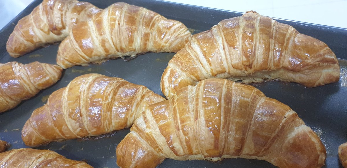 AlbaitAlarabiB's tweet photo. (الكرواسون)....😋

Le Croissant ....😋 https://t.co/tvauRjM1e6